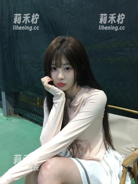 秀人网-nancy小姿 秀人网 - nancy小姿精彩呈现:美足作品合集,展现时尚与优雅的结合.txt