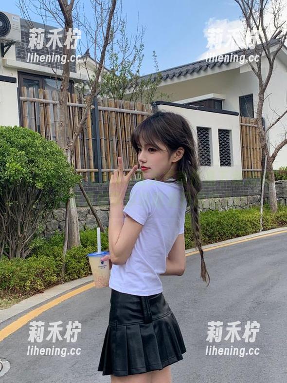 秀人网-七七kiko 秀人网 - 七七kiko夏天写真作品下载指南:网盘直链带你领略夏日风情.txt