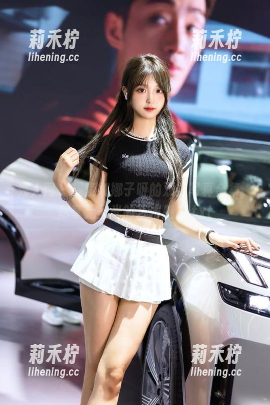 秀人网-娜娜子呀 秀人网 - 探索娜娜子呀的双人写真合集,尽享无圣光的艺术魅力.txt