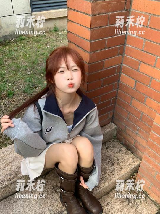 秀人网-娜比 秀人网 - 娜比倾情奉献油亮写真全集:原图让你领略她独特气质.txt