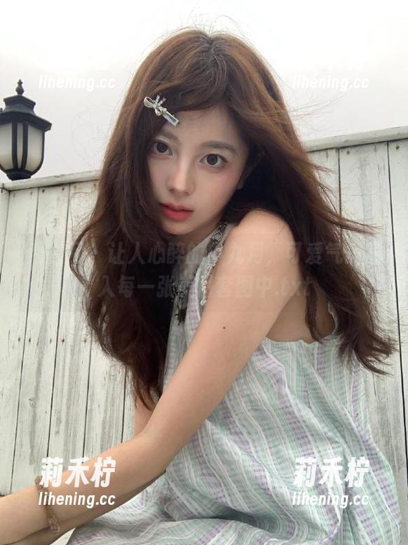 秀人网-小九月 秀人网 - 让人心醉的小九月,可爱气质融入每一张美图套图中.txt