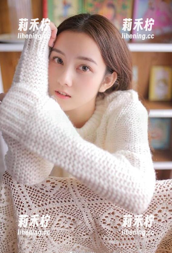 秀人网-小兔纯纯 秀人网 - 小兔纯纯白裙定制摄影,精致图片呈现少女心.txt