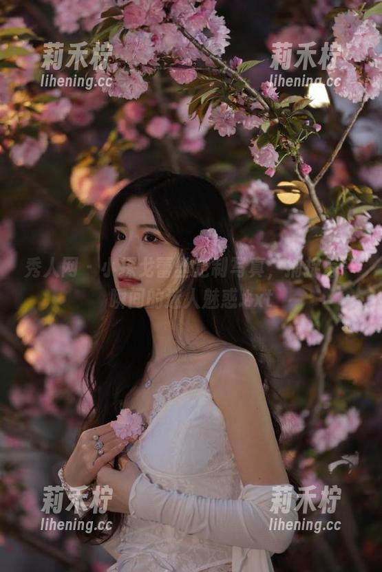 秀人网-小探戈 秀人网 - 小探戈蕾丝定制写真,捕捉每一瞬间的迷人魅惑.txt