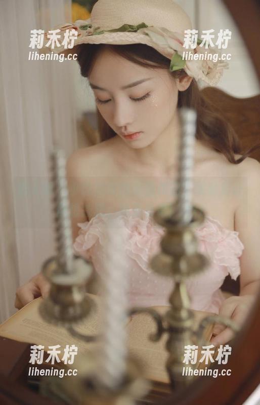 秀人网-小肉肉咪 秀人网 - 小肉肉咪的美腿作品,观看后让你想减肥,真是有毒!.txt