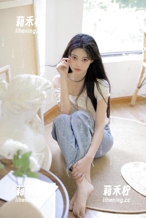 秀人网-小肉肉咪 秀人网 - 小肉肉咪红裙的写真原图中总有奇妙的搞笑瞬间,快来和我们一起探讨这些照片背后的趣事吧!.txt