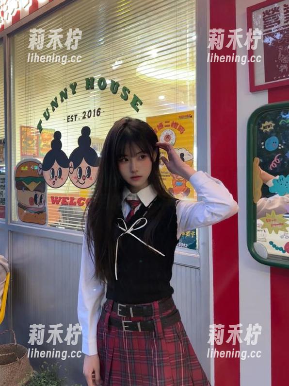 秀人网-少女心雪雪 秀人网 - 少女心雪雪校园写真:记录青春岁月的温暖瞬间.txt