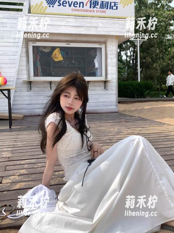 秀人网-就是阿朱啊 秀人网 - 就是阿朱啊私房写真:独特连体衣主题原图,捕捉生活中的美瞬间.txt