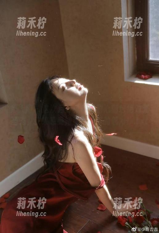 秀人网-月野兔美妞 秀人网 - 这次月野兔美妞甜心图包绝对无圣光,快来感受她甜到发腻的魅力!.txt