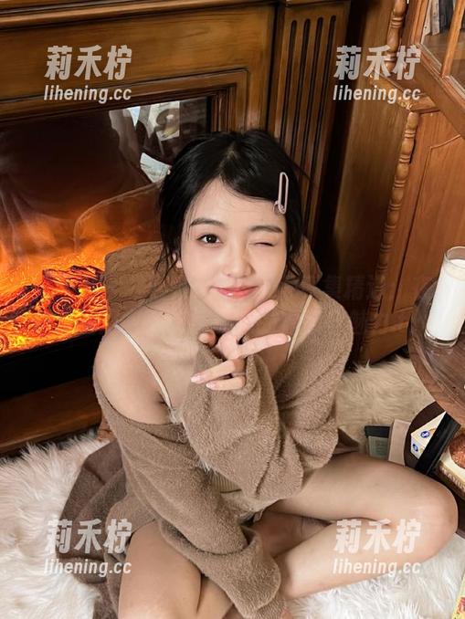 秀人网-林若凡F 秀人网 - 林若凡F的居家写真集精选:在温暖的灯光下,感受她的温柔与魅力.txt