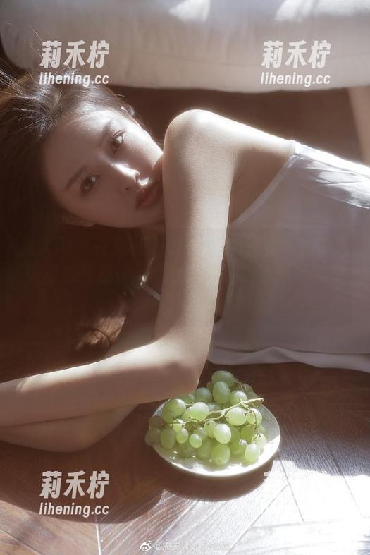 秀人网-果儿victoria 秀人网 - 在果儿victoria的礼服作品中感受甜美气息,尽情享用丰富的可爱写真资源!.txt