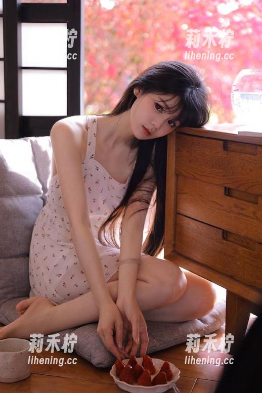 秀人网-瑶啊摇的瑶 秀人网 - 感受瑶啊摇的瑶的私拍作品,修女角色展现另类风情.txt