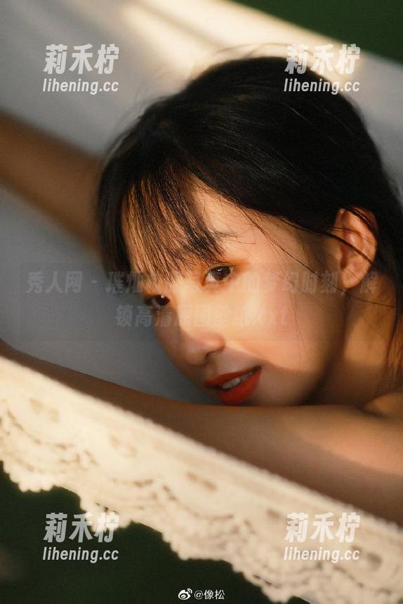 秀人网-璀灿 秀人网 - 璀灿校服写真中的梦幻时刻,解锁高清原图壁纸.txt