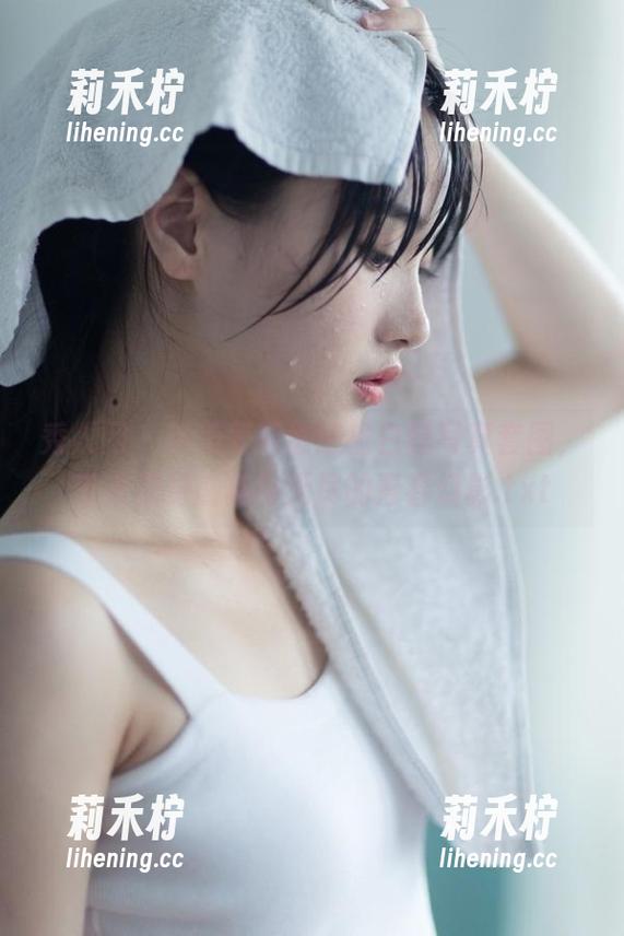 秀人网-萝莉悠悠酱 秀人网 - 精美萝莉悠悠酱白丝写真套图,带来视觉盛宴与无尽的青春幻影.txt