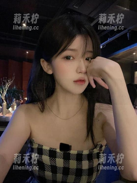 秀人网-金BABY吖 秀人网 - 金BABY吖带你玩转奶牛,精选写真作品让你看得停不下来!.txt