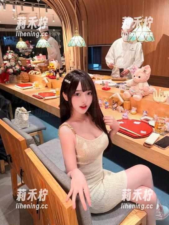 秀人网-黄歆苑 秀人网 - 黄歆苑水手服写真无圣光,探寻那段海边的故事,每一幕都让人心动!.txt