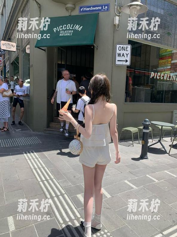 秀人网-龙籹cool 秀人网 - 礼服与龙籹cool的邂逅:私房原图诠释独特的风格魅力.txt