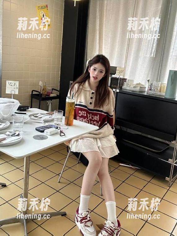 紧急企划-小恩 紧急企划 - 小恩的青春印记:高清校服写真集,唤醒你心底的回忆与憧憬.txt