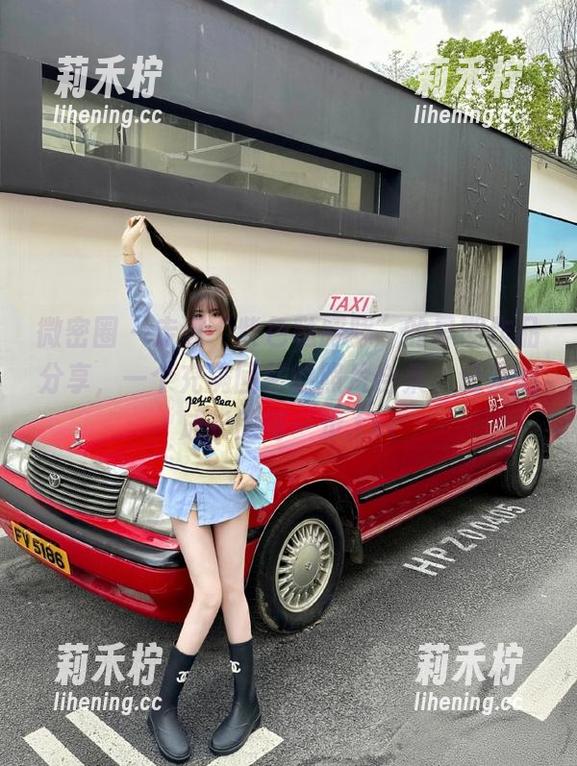 紫色哒豚豚 微密圈 - 走进“紫色哒豚豚”的早期作品分享,一个充满回忆的照片合集,记录她成长的每一步.txt
