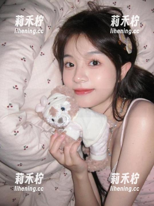 美媛馆-绮里嘉Carina 美媛馆 - 清新纯白氛围:绮里嘉Carina写真图包带你感受梦幻世界.txt