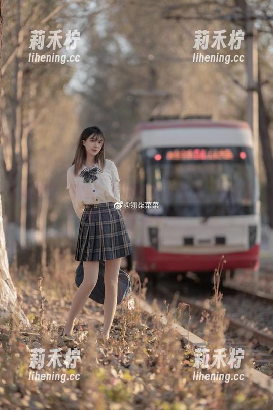 翎柒菜菜 畅游在“教室”中的美图与照片,翎柒菜菜的创意无限.txt