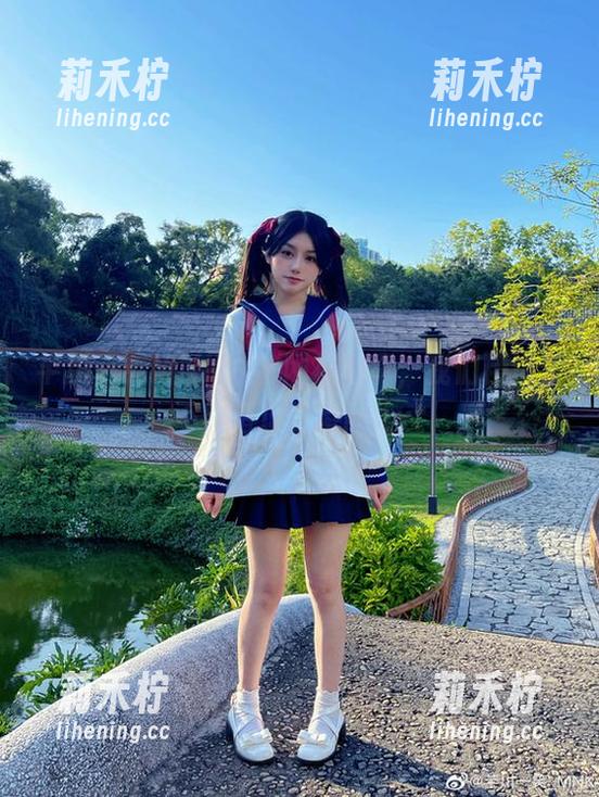 芊川一笑MNK 芊川一笑MNK独特网袜写真,我们精选了不容错过的瞬间.txt