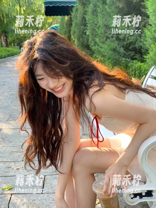 葱油饼er 微密圈 - 走进葱油饼er的世界:蓝宇黑主题写真照片合集,感受每一幅作品背后的故事.txt