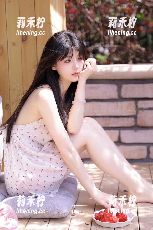 蓝小沂KiKi 看蓝小沂KiKi如何演绎明日方舟中的艾雅法拉,原图图片简直是神作!.txt