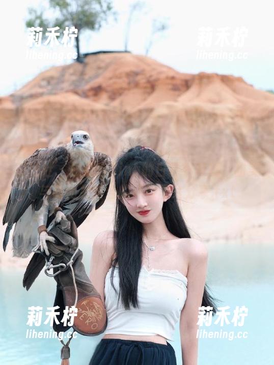 蜜桃社-桃乃香Tina 蜜桃社 - 桃乃香Tina的白衬衫写真,甜美与时尚相结合的精致图片分享.txt