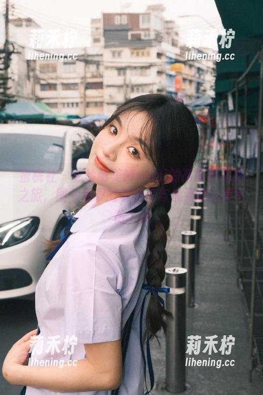 蜜桃社-萌美Moemi 蜜桃社 - 体验萌美Moemi的高跟鞋私拍之旅,图片展现的是自信与优雅的完美平衡.txt
