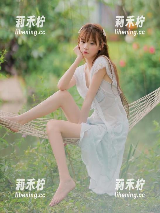 蜜桃社-铃木 蜜桃社 - 铃木短裙系列私拍合集:让你领略别样的时尚风格与个性魅力.txt