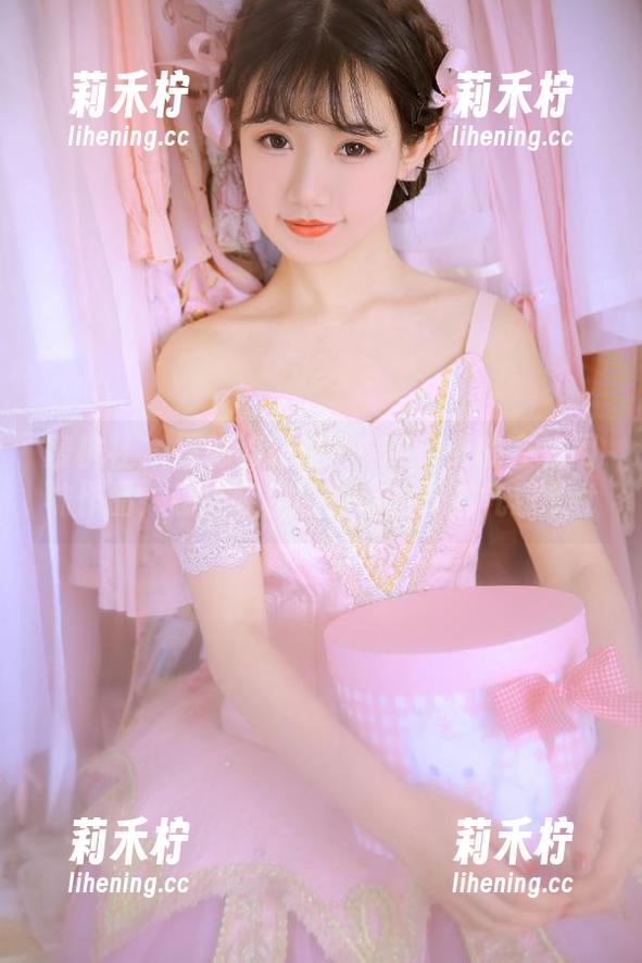 蜜桃社-韵莉娜VANILLA 蜜桃社 - 探秘韵莉娜VANILLA的在线网袜作品,感受轻松而独特的时尚气息.txt
