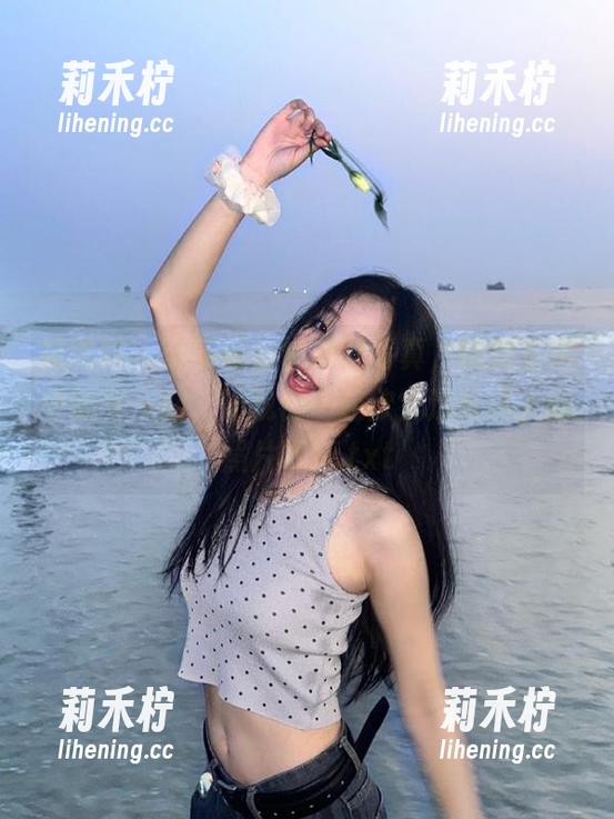 袜啵啵-瑶瑶 袜啵啵 - 最新瑶瑶帆布鞋写真,捕捉生活中的每一刻,让我们一起欣赏这些迷人的照片吧!.txt