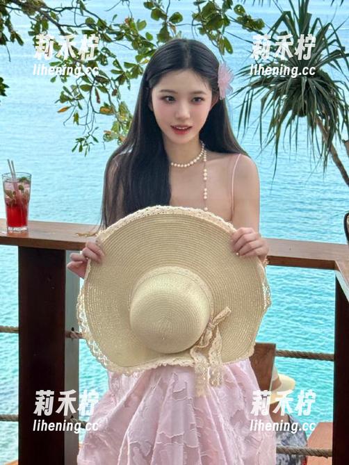 袜涩-小倩 袜涩 - 小倩透明照片合集,图片中的每个瞬间都充满故事与情感.txt