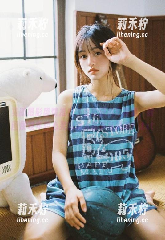 见新摄影 见新摄影盛情推出少女校园风写真集,原图展现年轻心灵的动人故事与风采!.txt