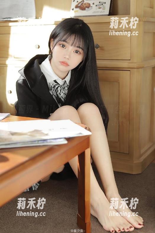 语画界-Miko酱 语画界 - Miko酱的裤里丝写真合集,观看她的时尚与个性碰撞!.txt