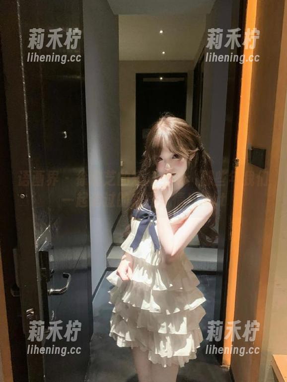 语画界-徐莉芝 语画界 - 徐莉芝的短裙全集:那些年我们一起追过的裙摆风情!.txt