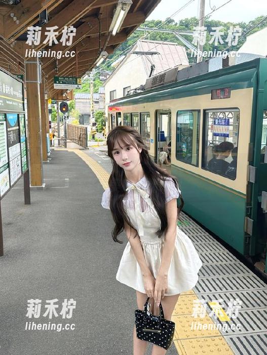 语画界-林子遥 语画界 - 林子遥私拍合集:纯白色调下的灵动美感尽显.txt