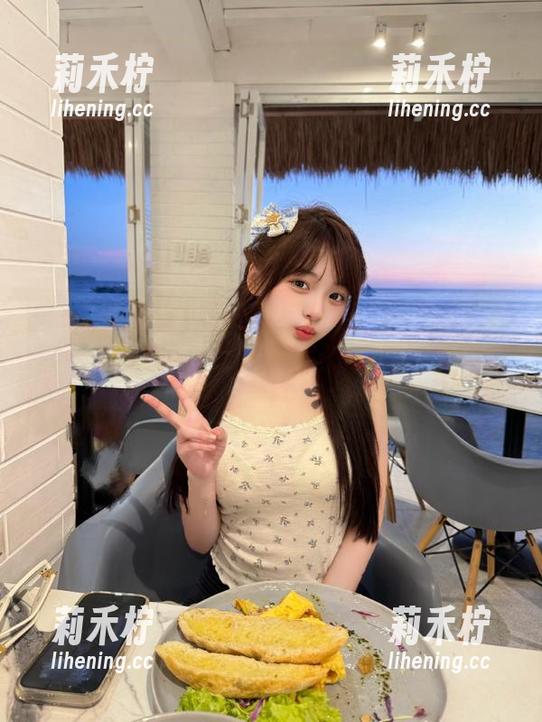 贝贝琪Becky 贝贝琪Becky校园写真合集:观看这个充满青春气息的图包,感受她的俏皮与优雅!.txt