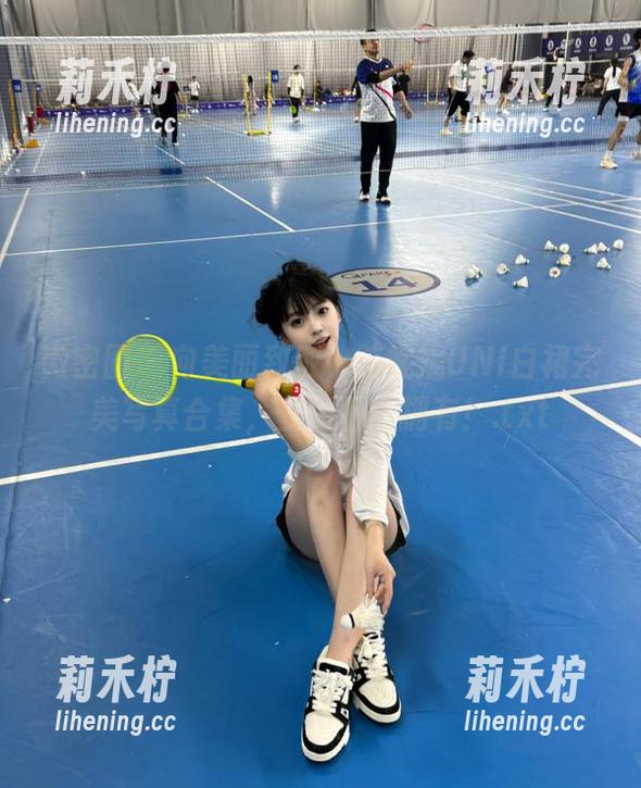 陈妮妮UNI 微密圈 - 向美丽致敬,陈妮妮UNI白裙完美写真合集,立即下载拥有!.txt