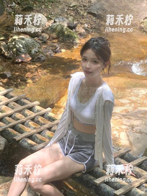 青丘女神 - 唯美与惊悚并存的艾玛万圣节最新图册，不容错过的精彩瞬间.txt