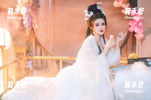 鹿八岁baby 鹿八岁baby的汉服之旅:与古韵相融的cos风格套图大揭秘.txt