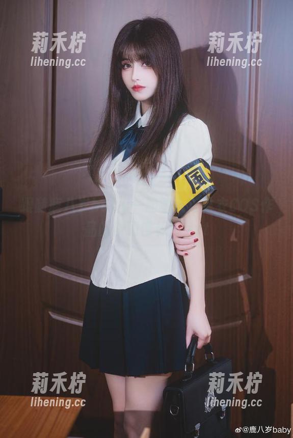 鹿八岁baby 跟随鹿八岁baby一起踏入连体衣COS作品的梦幻世界!.txt