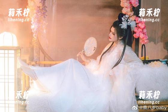 鹿八岁baby “鹿八岁baby”的COS套装美图,真是让人生无可恋的绝美画面!.txt