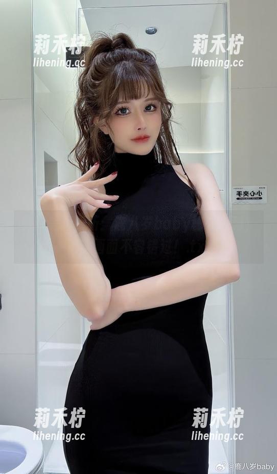 鹿八岁baby 最新美图赏析:鹿八岁baby秘书系列,绝美画面不容错过!.txt