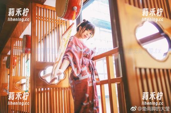 鹿野希 感受鹿野希的神奇魅力,孔雀服定制背后的美图与套图无限可能.txt